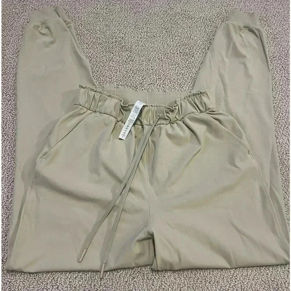 Lululemon Size 4 Stretch High-Rise Jogger Finch Yellow - Picture 3 of 5